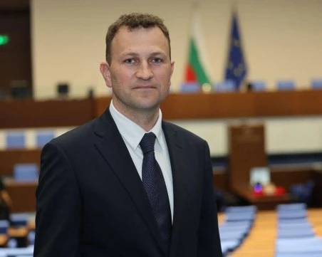 Прецедент: Стоян Тричков стана първият наказан депутат в 52-ото Народно събрание