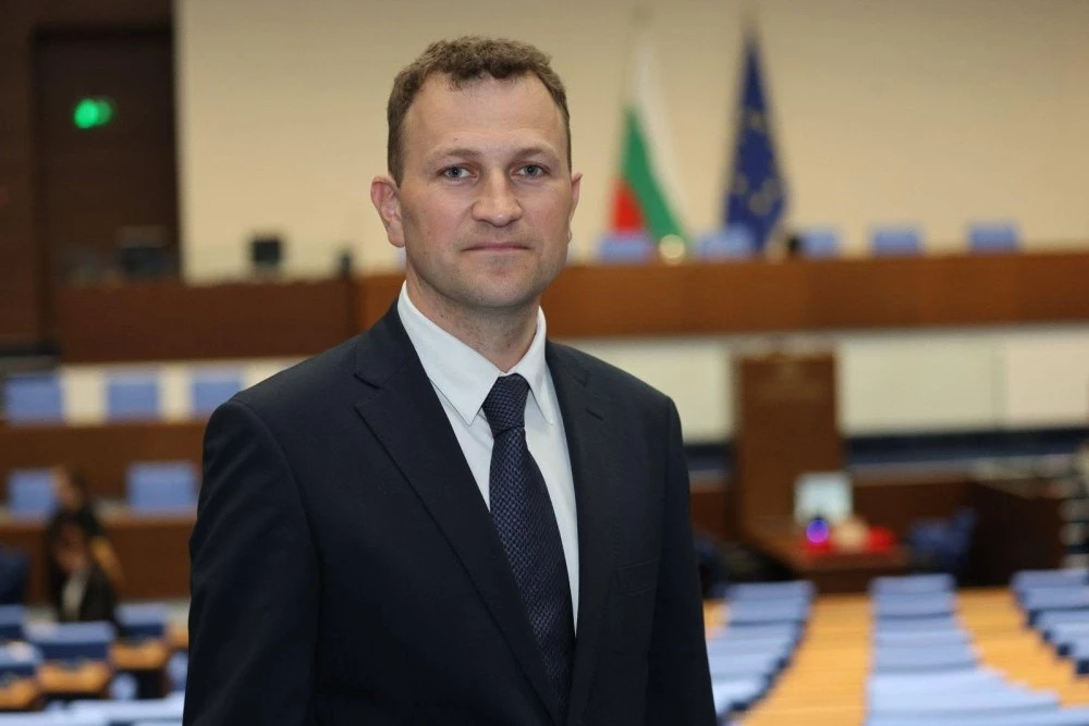Прецедент: Стоян Тричков стана първият наказан депутат в 52-ото Народно събрание