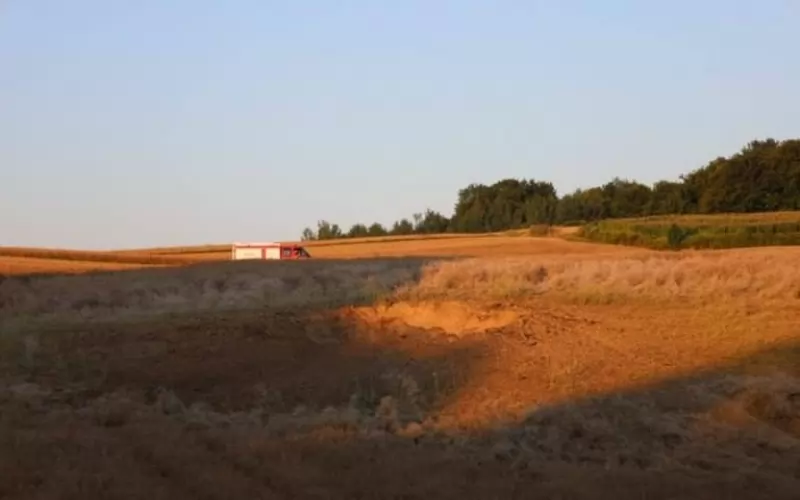 Неидентифициран обект се разби в село в Полша, остави кратер от 10 метра