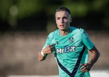 Синът на Любо Пенев с първи гол за Локо София при 1:1 срещу Славия