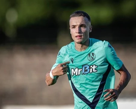 Синът на Любо Пенев с първи гол за Локо София при 1:1 срещу Славия