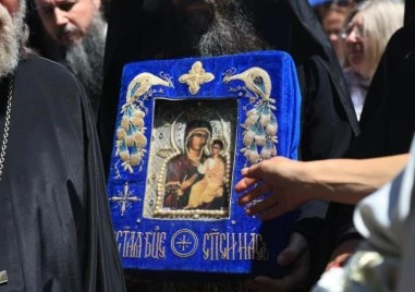 Чудотворната Хавайска икона на Богородица беше посрещната в София