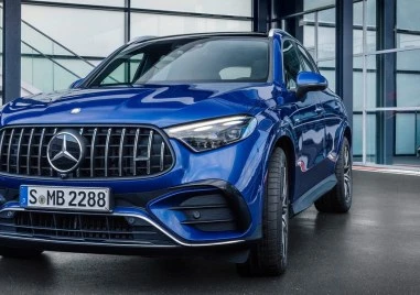 Mercedes изтегля над 310 000 автомобила заради риск да потеглят сами
