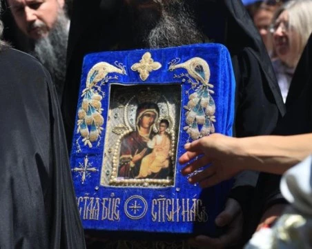 Чудотворната Хавайска икона на Богородица беше посрещната в София