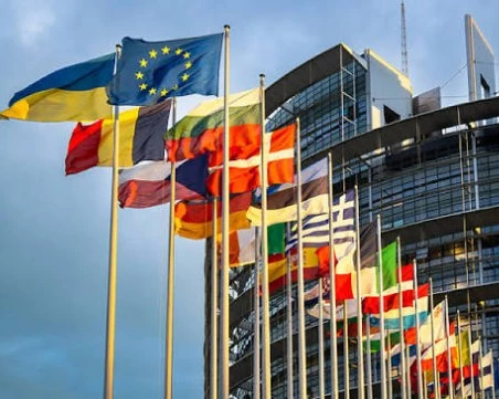 ЕС свиква спешна среща заради мигрантската криза в Сеута