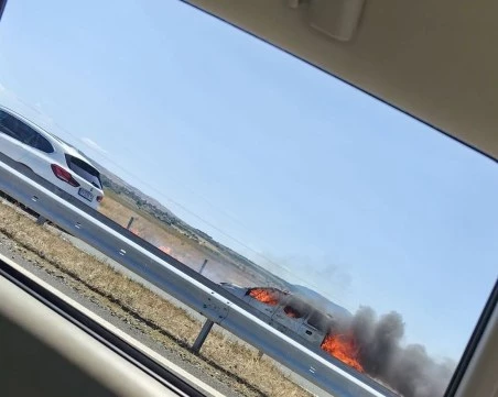 Запали се автомобил на АМ „Тракия