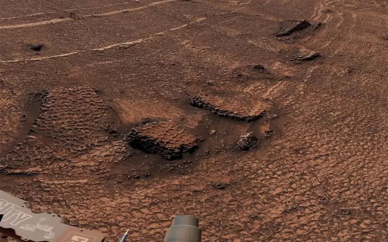 Марсоходът Curiosity откри странни образувания на повърхността на Червената планета
