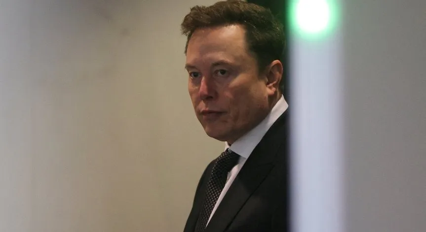 Срив на акциите на Tesla, Мъск загуби близо $700 млрд.