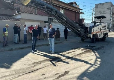 Започна преасфалтирането на важен пътен участък в „Източен СНИМКИ