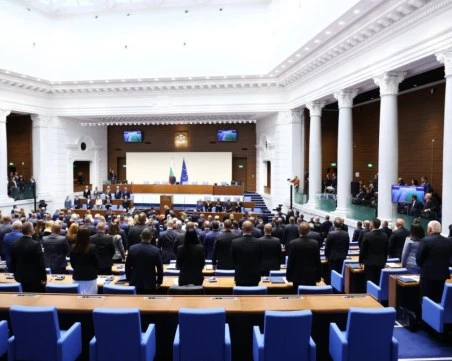 Парламентът дава над 103 000 евро за храна и напитки