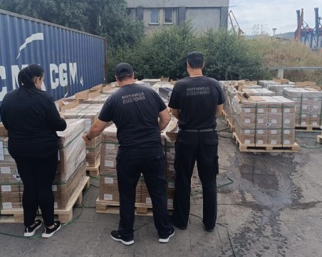 Задържаха 12 контейнера със стоки за над 2 млн. долара при разследване на Европрокуратурата