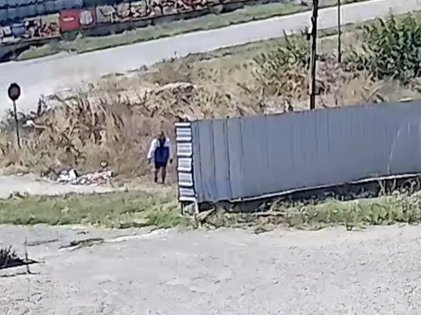 Камера засне на ВИДЕО подпалвач на сухи треви в Чирпан