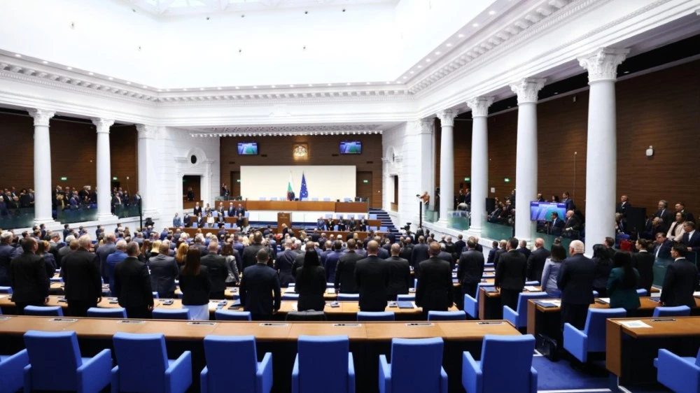 Парламентът дава над 103 000 евро за храна и напитки