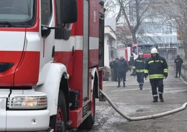 Голям пожар се разрази в сливенски квартал
