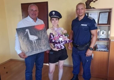 Талантлива художничка трогна полицаите, спасили щъркел от огнения ад край Асеновград