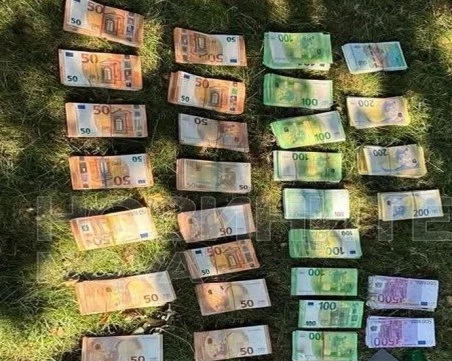 Откриха 300 000 евро в домовете на задържани заради лабораторията за фентанил