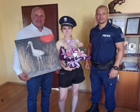 Талантлива художничка трогна полицаите, спасили щъркел от огнения ад край Асеновград