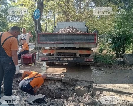 Вода тече по бул. „Копривщица