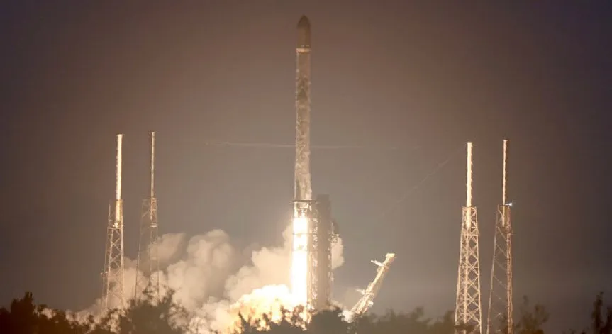 Изоставена ракета на SpaceX е на път да се разбие в Луната