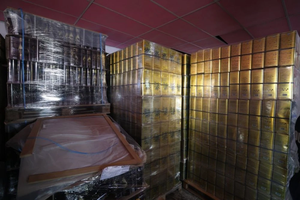 Разкриха нелегален цех за зехтин край София, задържаха 7 тона продукт
