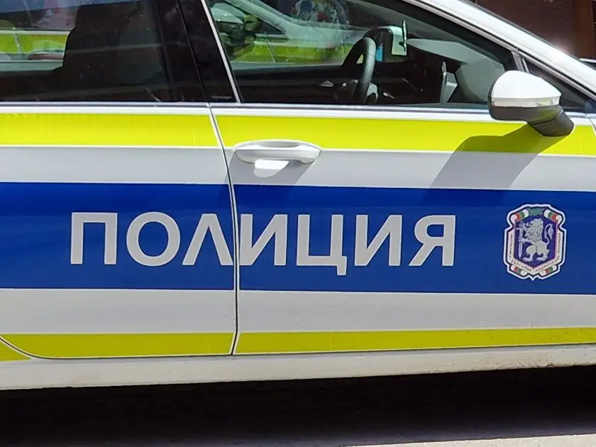 Шофьор си спретна гонка с полицията в София и с Порше-то си блъсна патрулката