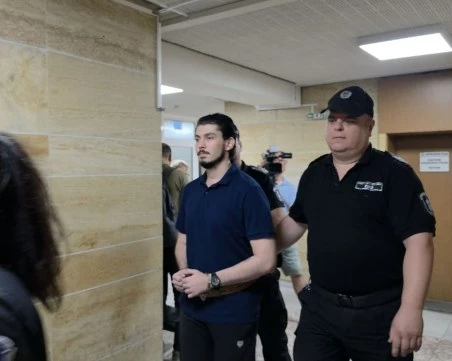 Четирима адвокати бранят Ивелин по делото за убийството на полицейската съпруга в Първомай, близките ѝ го съдят за половин милион евро