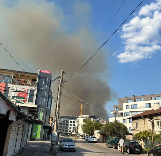 Голям пожар над софийския квартал „Левски Г
