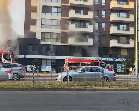 Пламна аптека в центъра на Пловдив, два екипа на Пожарната са намясто