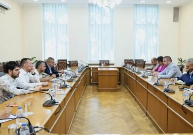 Транспортният министър очаква от АПИ да коригира заповедта за камионите