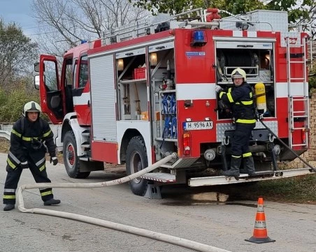 Голям пожар в Първомайско, очевидци твърдят, че се разраства бързо
