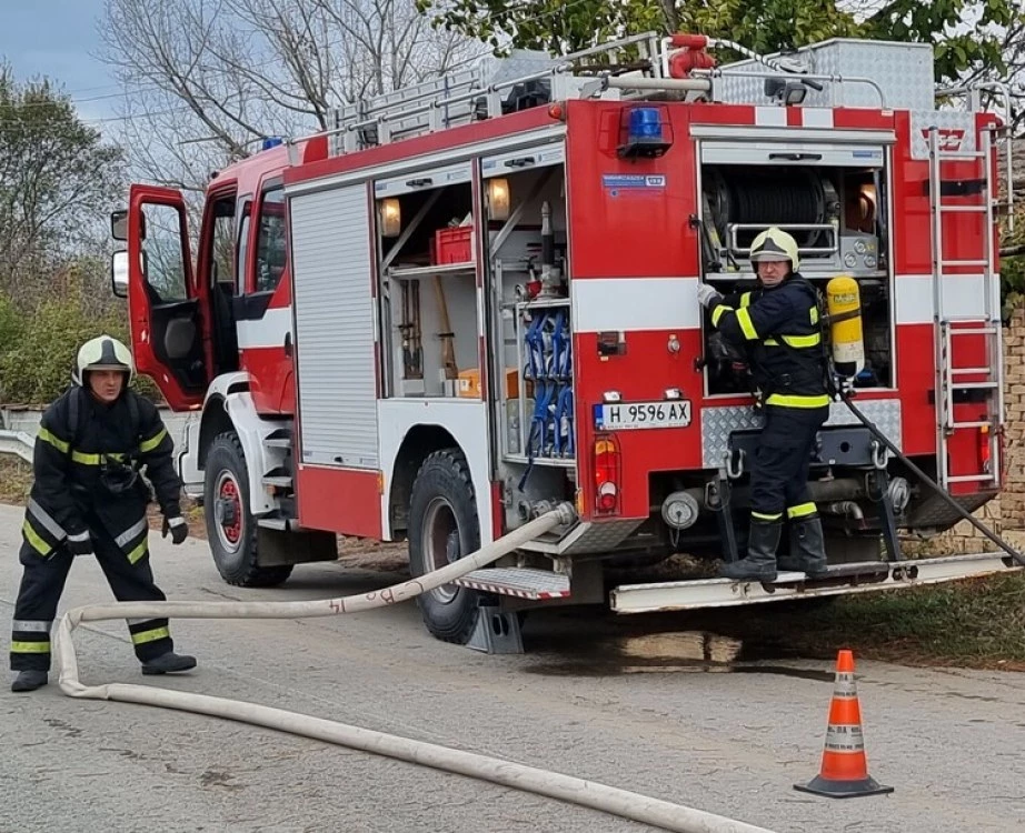 Голям пожар в Първомайско, очевидци твърдят, че се разраства бързо