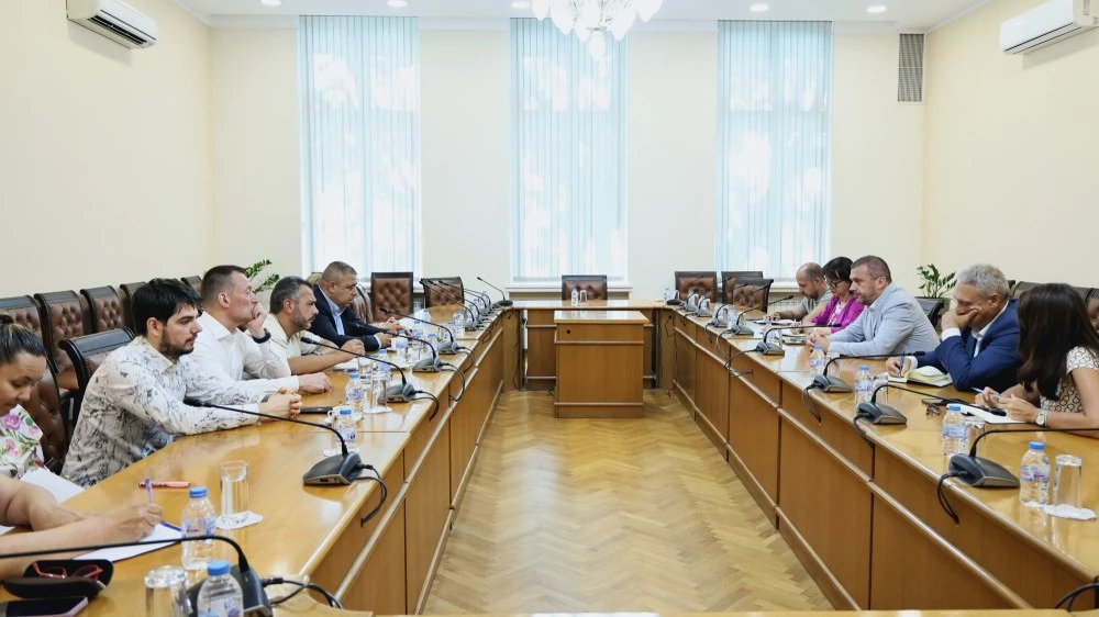 Транспортният министър очаква от АПИ да коригира заповедта за камионите