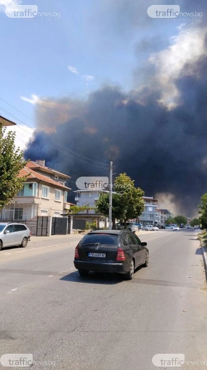 Два военни хеликоптера се включиха в гасенето на огъня над Асеновград, засегнат е гробищния парк СНИМКИ+ВИДЕО