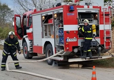 Три пожара бушуват едновременно в Пловдив