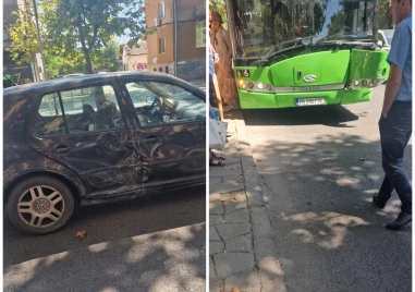 Автобус на градския транспорт и лек автомобил се удариха до Сточна гара в Пловдив