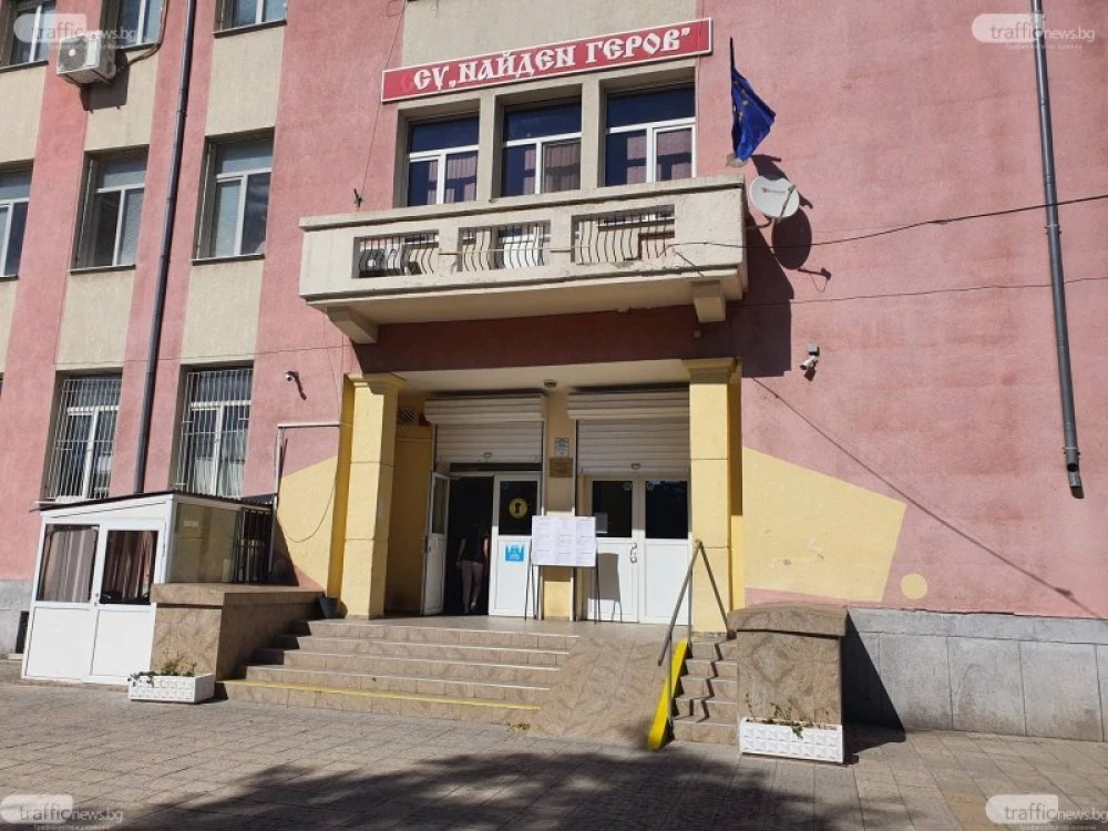 Нарушения, открити при проверки на РУО, довели до ареста на директорката на СУ „Найден Геров