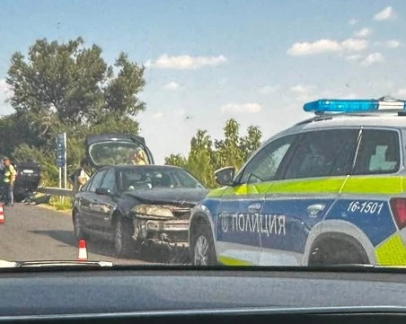 Тежка катастрофа на един от входовете на Пловдив, има обърнат автомобил