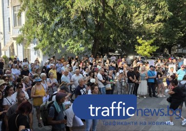 Десетки запалиха свещи пред Съдебната палата: Последната милост за Георги е справедлив процес СНИМКИ
