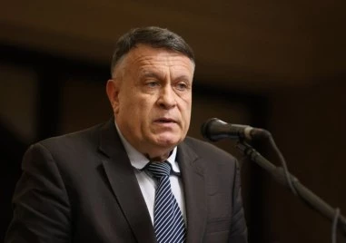 МОН съкращава 21 щатни бройки, Вълчев: Останалите служители ще бъдат по-натоварени