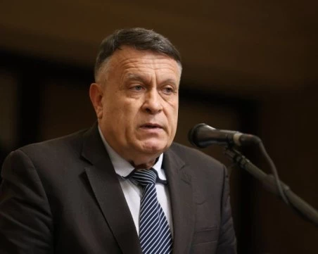 МОН съкращава 21 щатни бройки, Вълчев: Останалите служители ще бъдат по-натоварени