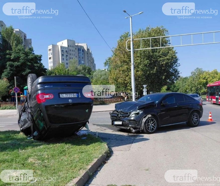 Отнето предимство и страничен удар е обърнал колата по таван в „Тракия