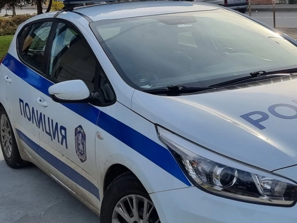 Разследват двама, заподозрени за кражба на машина за боядисване