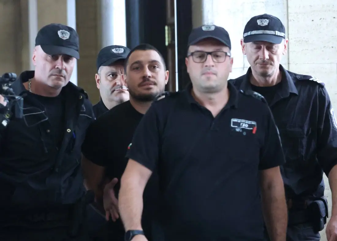 Оставиха в ареста мъжа, използвал 4-месечно бебе като прикритие за разпространение на дрога