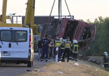 12 загинали и най-малко 10 ранени при тежка катастрофа с полски автобус в Унгария