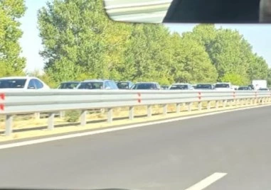 Огромна тапа на АМ „Тракия: Инцидент блокира движението, колоната е поне 10 км