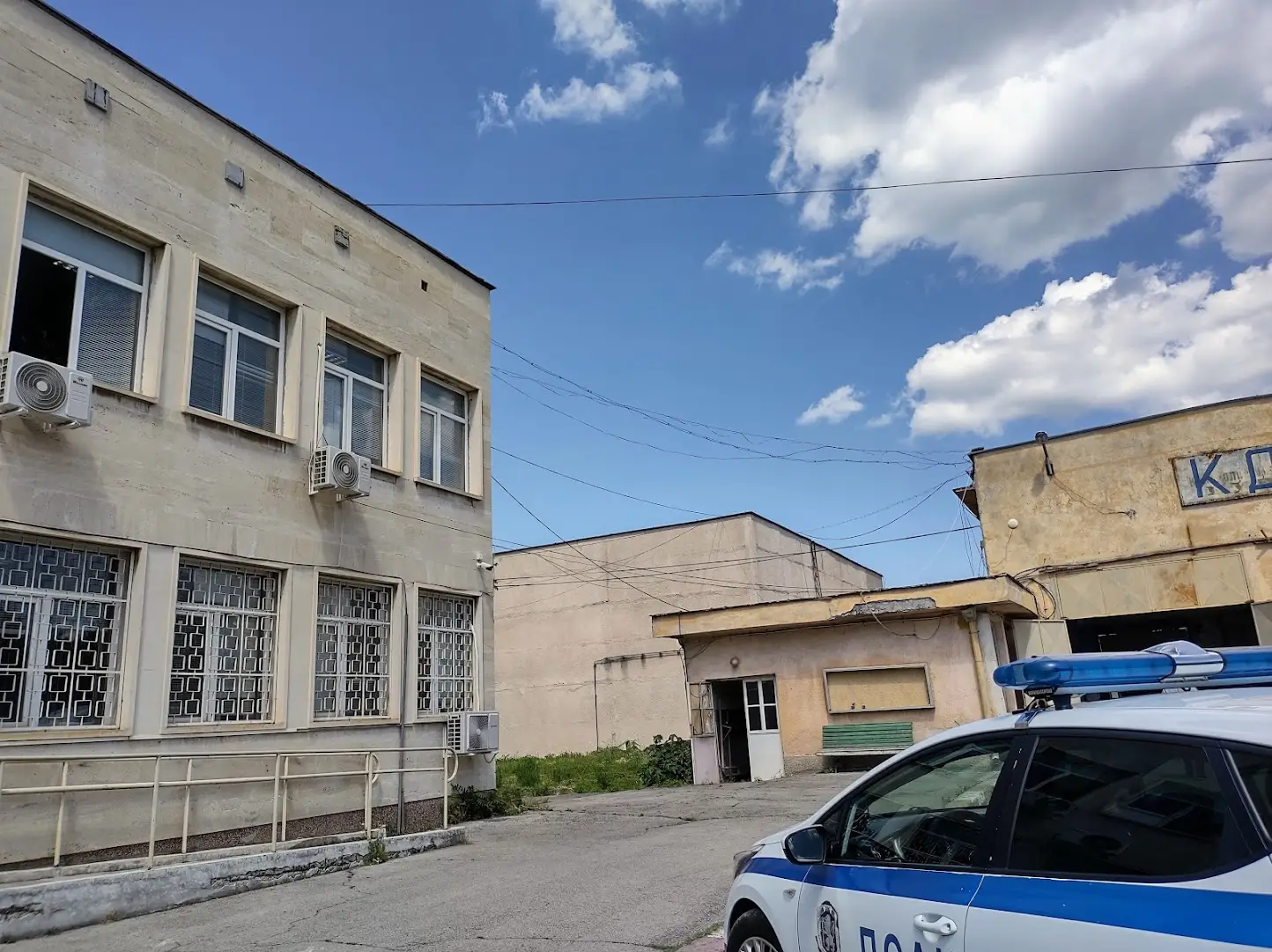 80-годишен мъж загина след катастрофа край Враца, колата му се ударила в друга и се забила в дърво