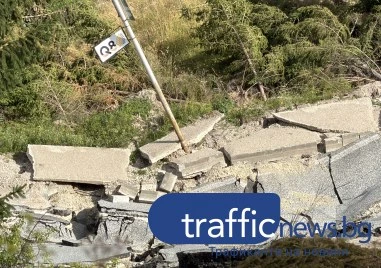 Хората край свлачището между Смолян и Пампорово чакат пътя да бъде възстановен ВИДЕО