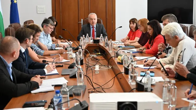 Договориха нов механизъм за минималната работна заплата