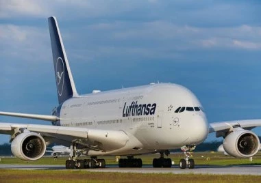 Самолет на Lufthansa кацна извън пистата в Мюнехн, повреди светлинната система