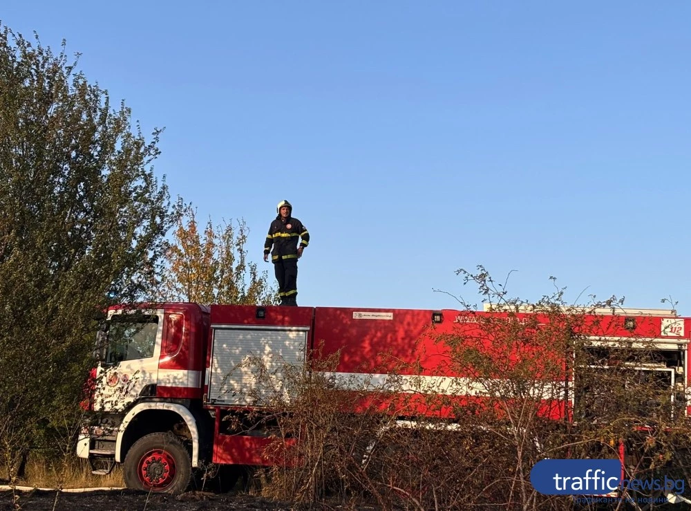Пожар изпепели постройка в Перущица, огънят се прехвърли и в съседен двор